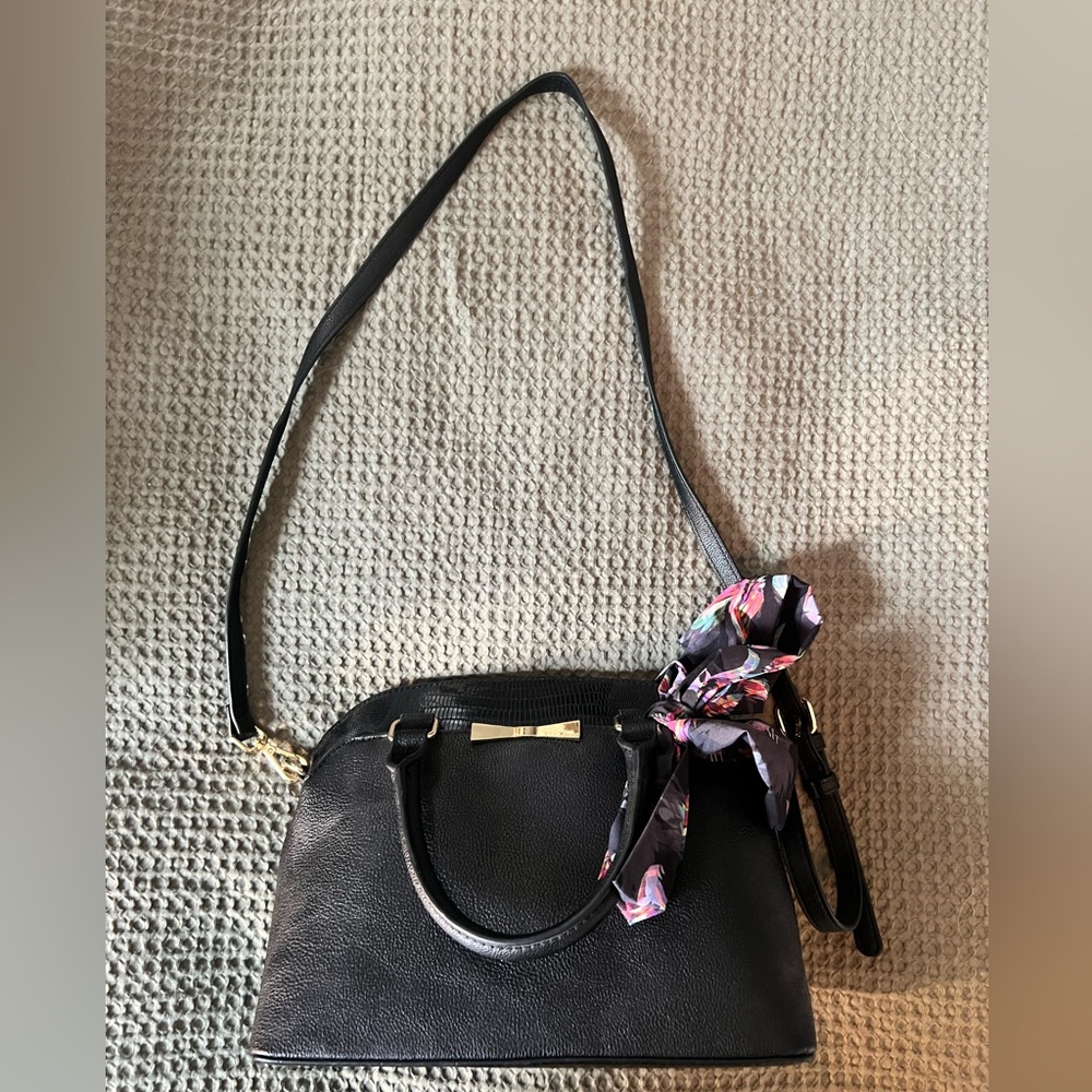 Elegant Black Leather Handbag